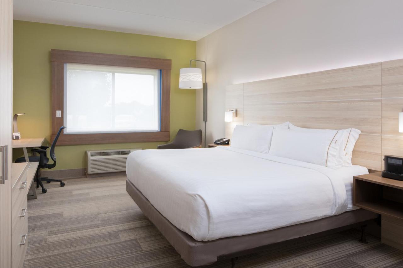 King Room at Holiday Inn Express Louisville Northeast by IHG