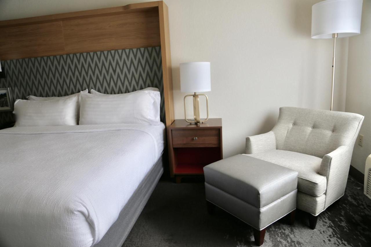 Standard Room at Holiday Inn Salem - I-93 at Exit 2, an IHG Hotel