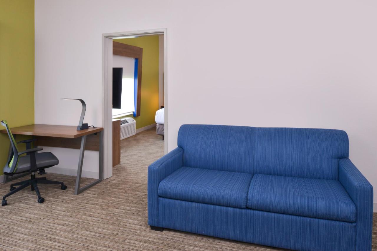 Suite - Mobility Access/Hearing Accessible at Holiday Inn Express & Suites Omaha - 120th and Maple by IHG