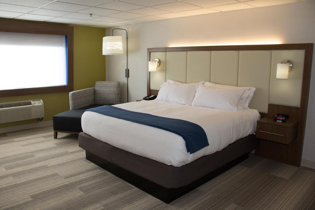 King Room - Disability Access Roll in Shower - Non-Smoking at Holiday Inn Express Salt Lake City Downtown by IHG