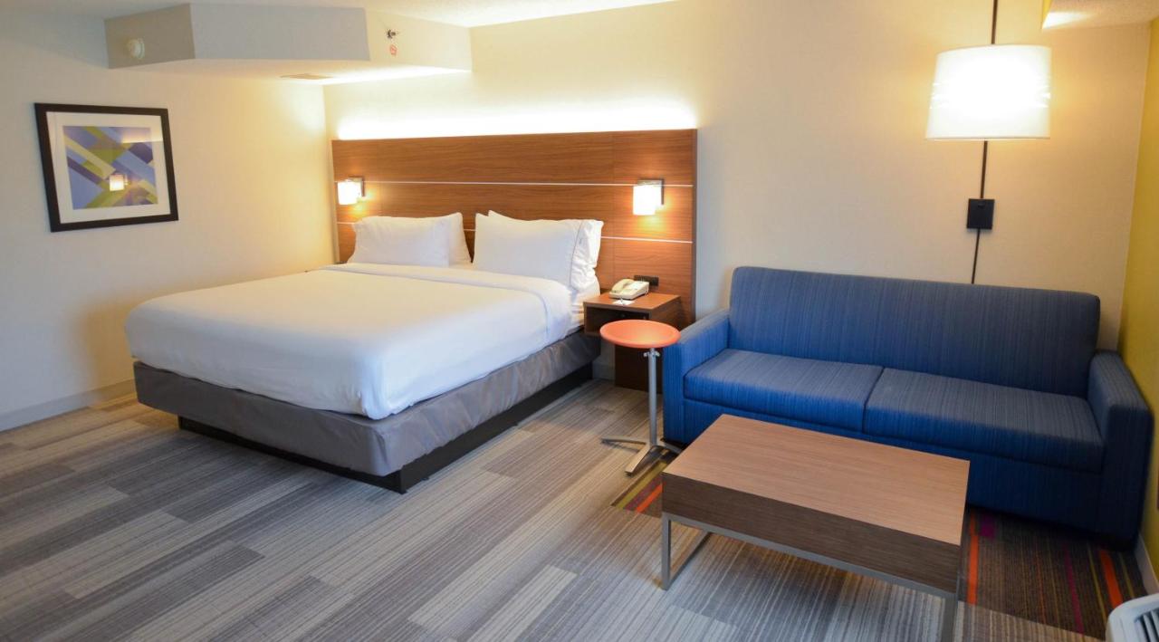 One-Bedroom Suite - Non-Smoking at Holiday Inn Express Pittsburgh-Bridgeville by IHG