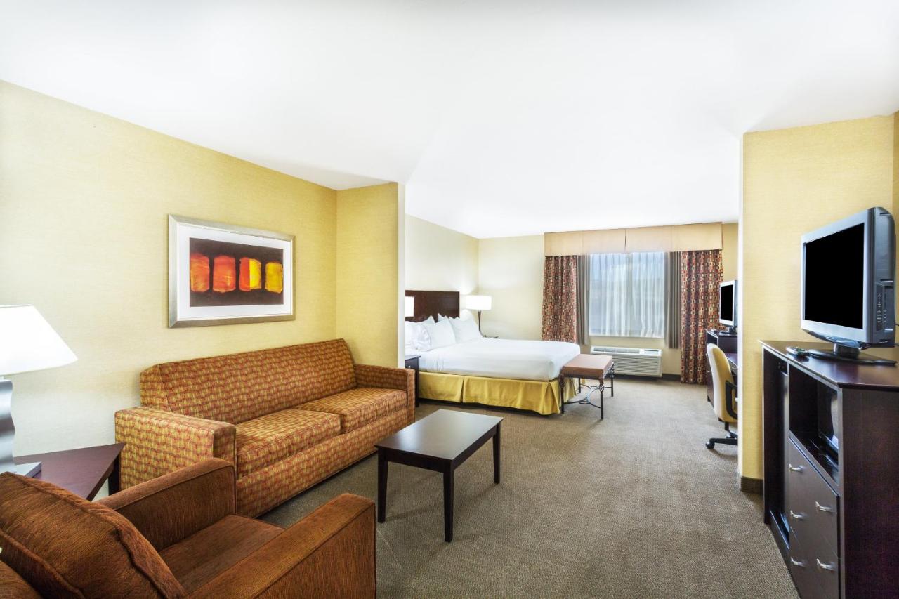 King Suite with Sofa Bed at Holiday Inn Express & Suites Nogales by IHG