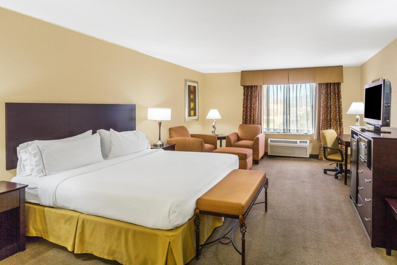 One-Bedroom King Suite with Sofa Bed at Holiday Inn Express & Suites Nogales by IHG