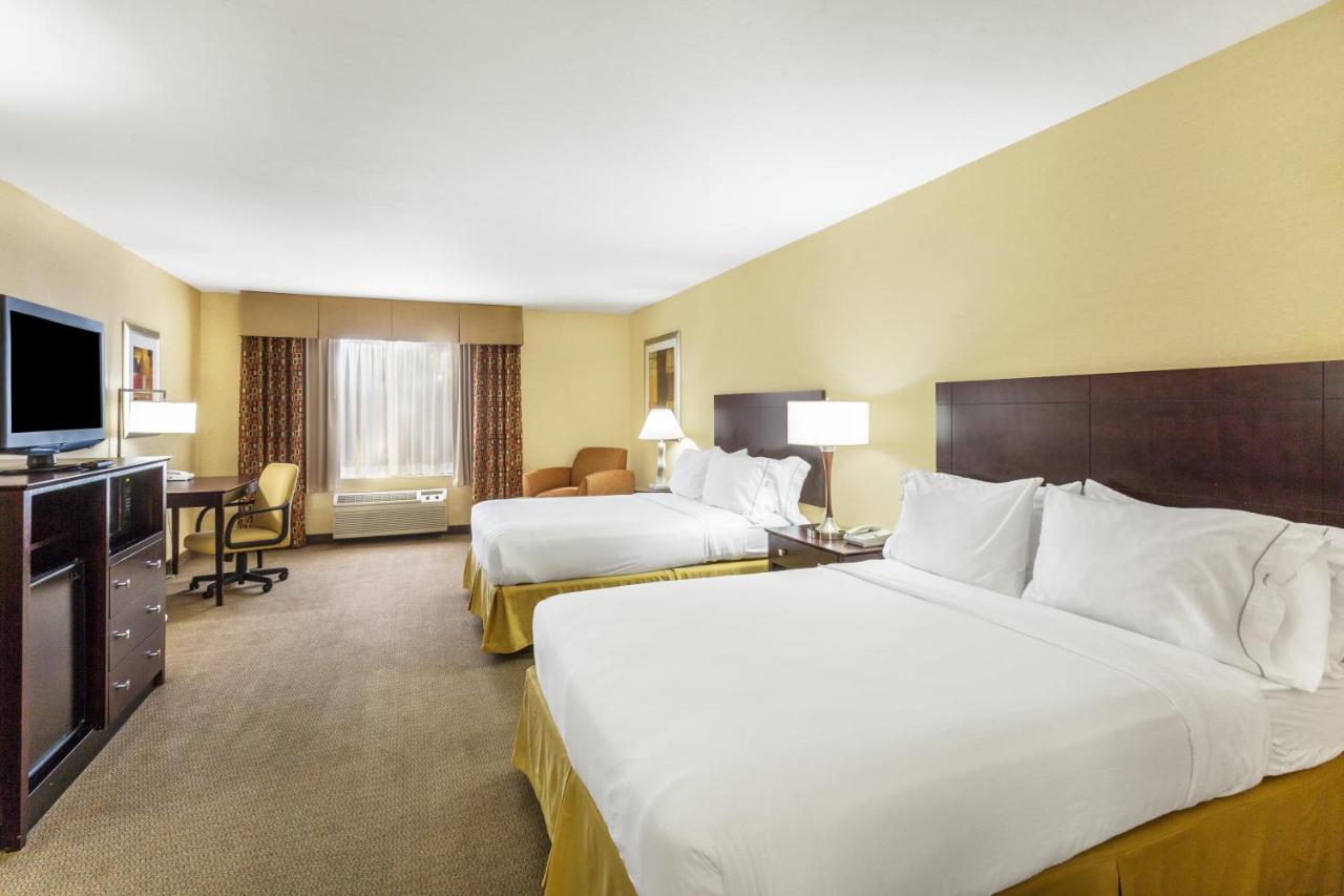 Queen Room with Two Queen Beds at Holiday Inn Express & Suites Nogales by IHG