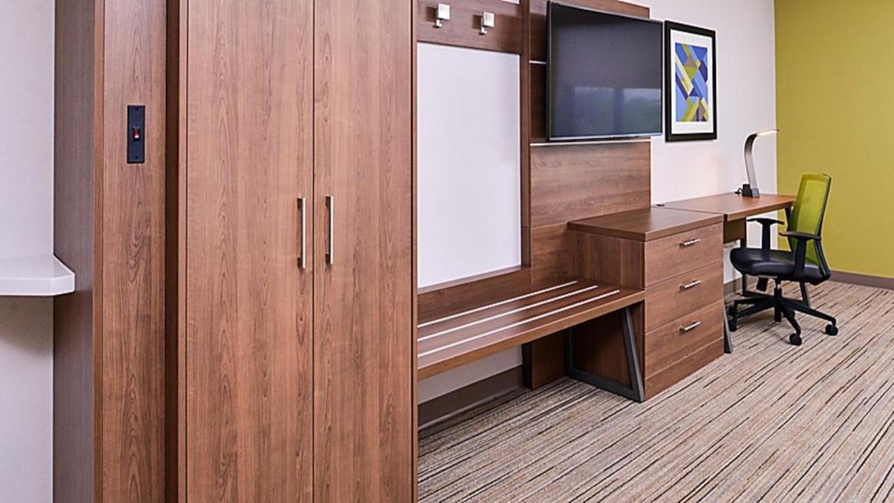 Twin Room - Mobility Access/Hearing Accessible at Holiday Inn Express Hotel & Suites Mount Pleasant, an IHG Hotel