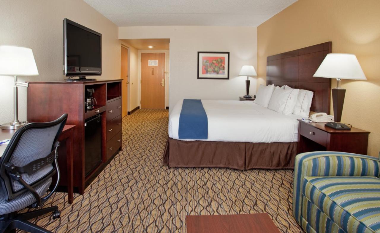Executive King Room at Holiday Inn Express Scottsdale North by IHG