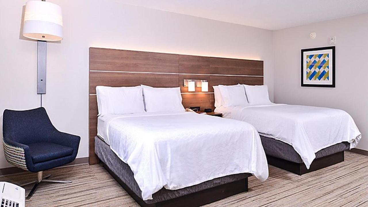 Twin Room - Mobility Access/Hearing Accessible at Holiday Inn Express Hotel & Suites Mount Pleasant, an IHG Hotel