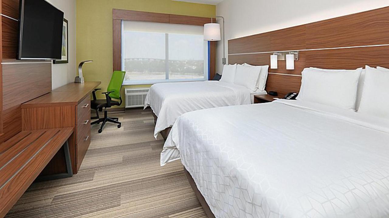 Twin Room - Mobility Access/Hearing Accessible at Holiday Inn Express Hotel & Suites Mount Pleasant, an IHG Hotel