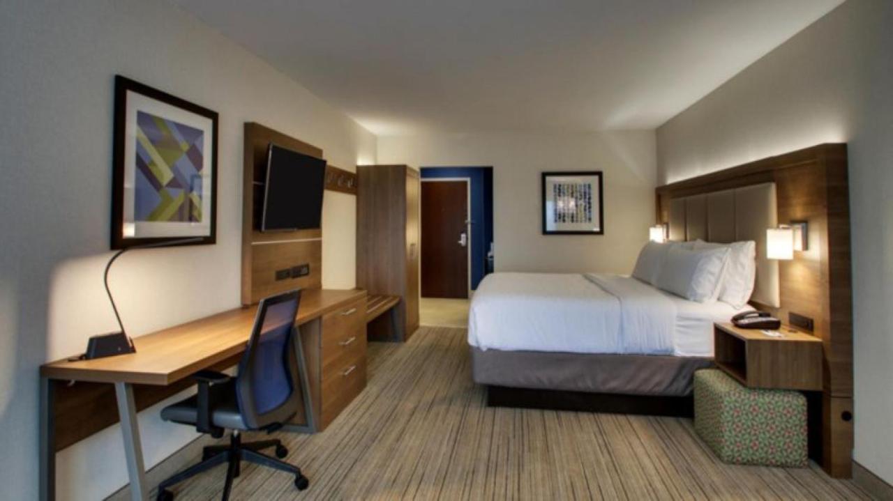 King Suite - Non-Smoking at Holiday Inn Express Hotel & Suites Mount Pleasant, an IHG Hotel