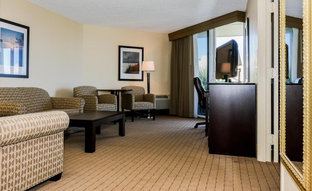 Suite - Mobility Access Roll in Shower/Non-Smoking at Holiday Inn Express North Palm Beach-Oceanview by IHG