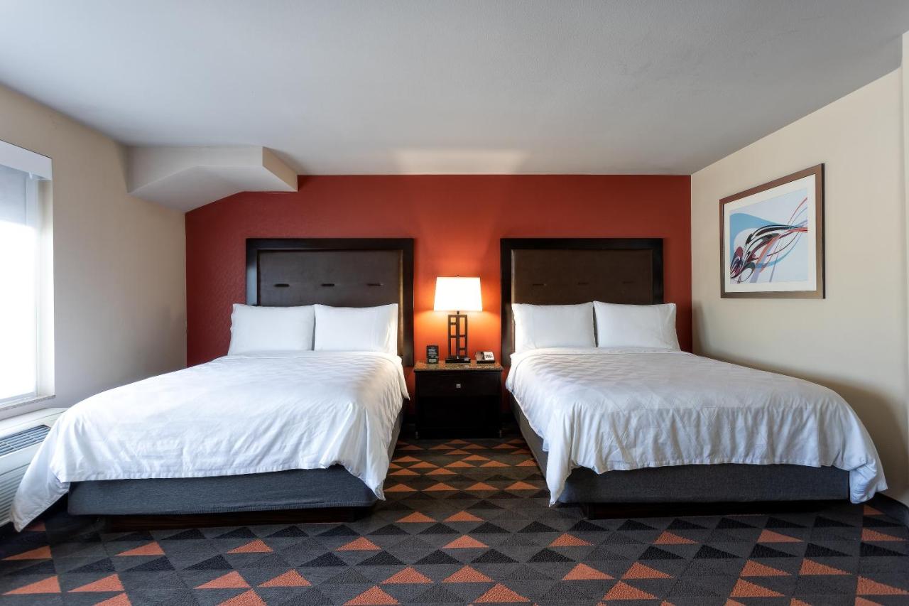Superior Queen Room with Two Queen Beds at Holiday Inn Oceanside Camp Pendleton Area, an IHG Hotel