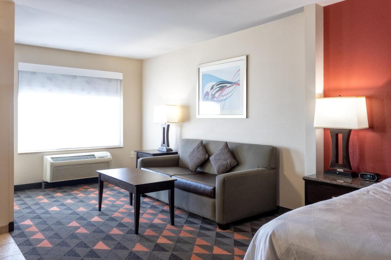 King Suite at Holiday Inn Oceanside Camp Pendleton Area, an IHG Hotel