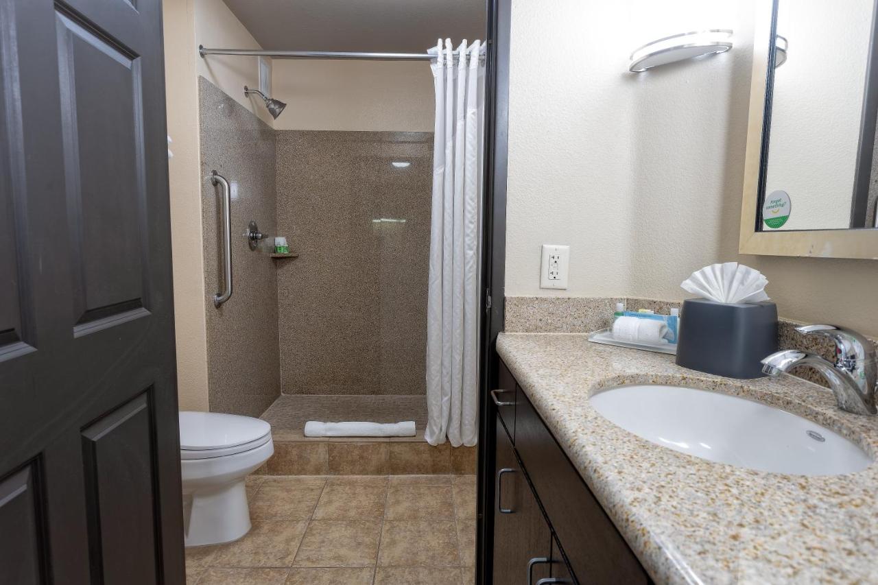 Superior Queen Room with Two Queen Beds at Holiday Inn Oceanside Camp Pendleton Area, an IHG Hotel