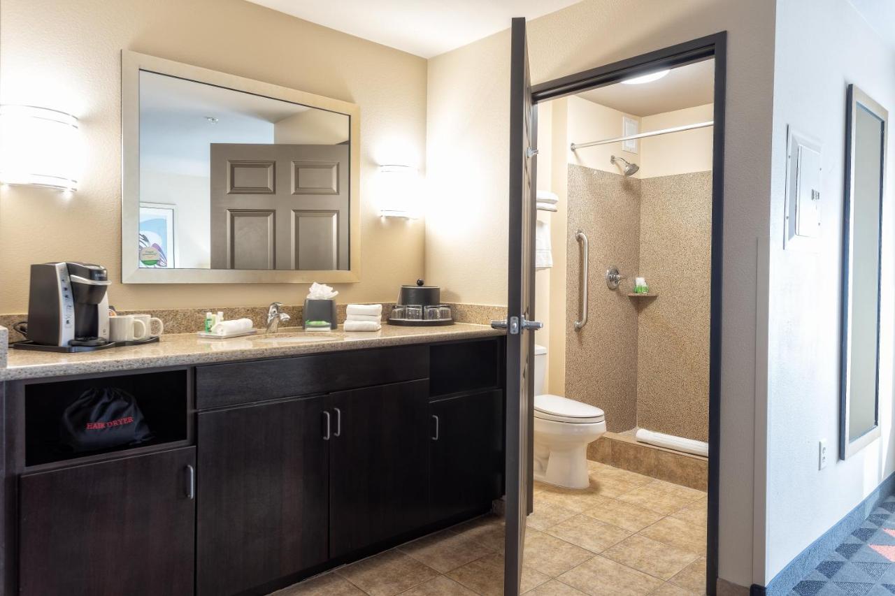 King Suite at Holiday Inn Oceanside Camp Pendleton Area, an IHG Hotel