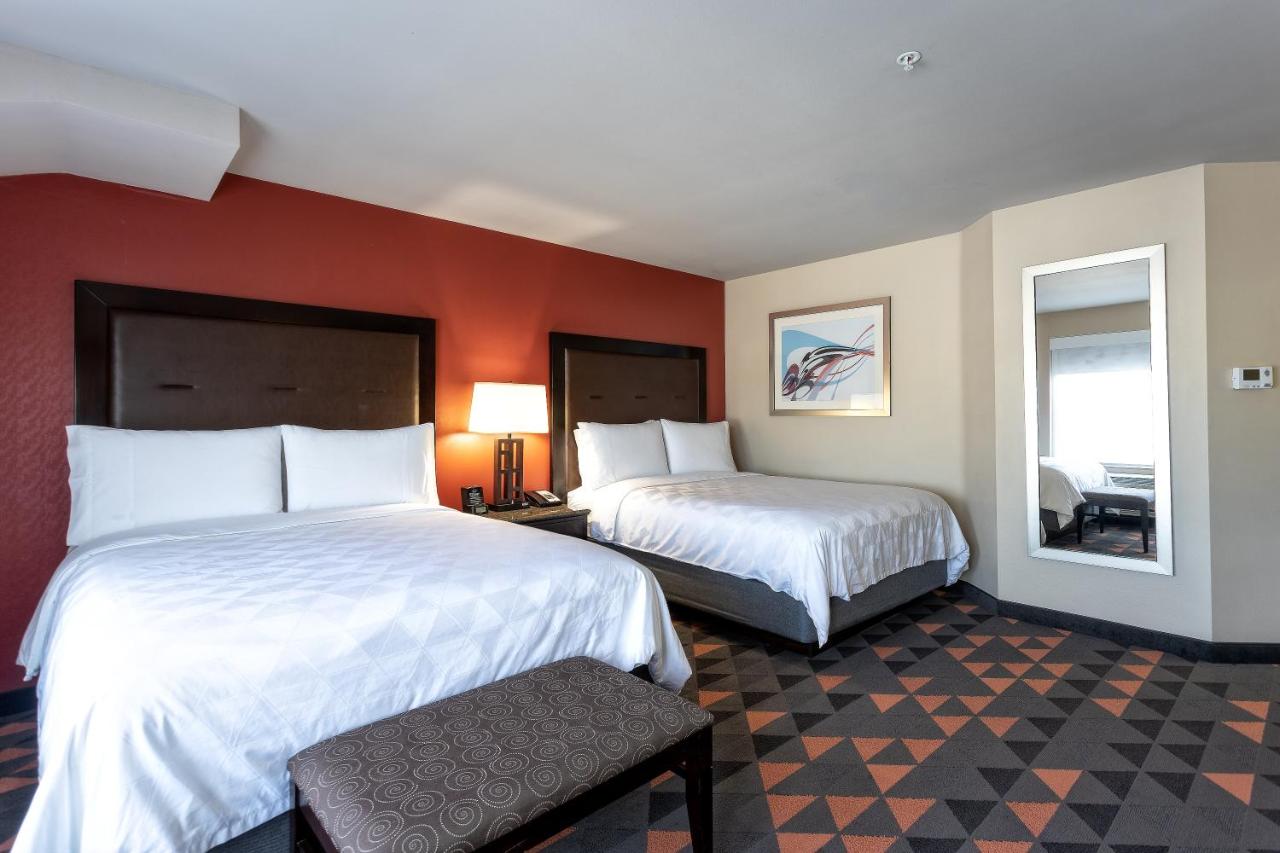 Superior Queen Room with Two Queen Beds at Holiday Inn Oceanside Camp Pendleton Area, an IHG Hotel