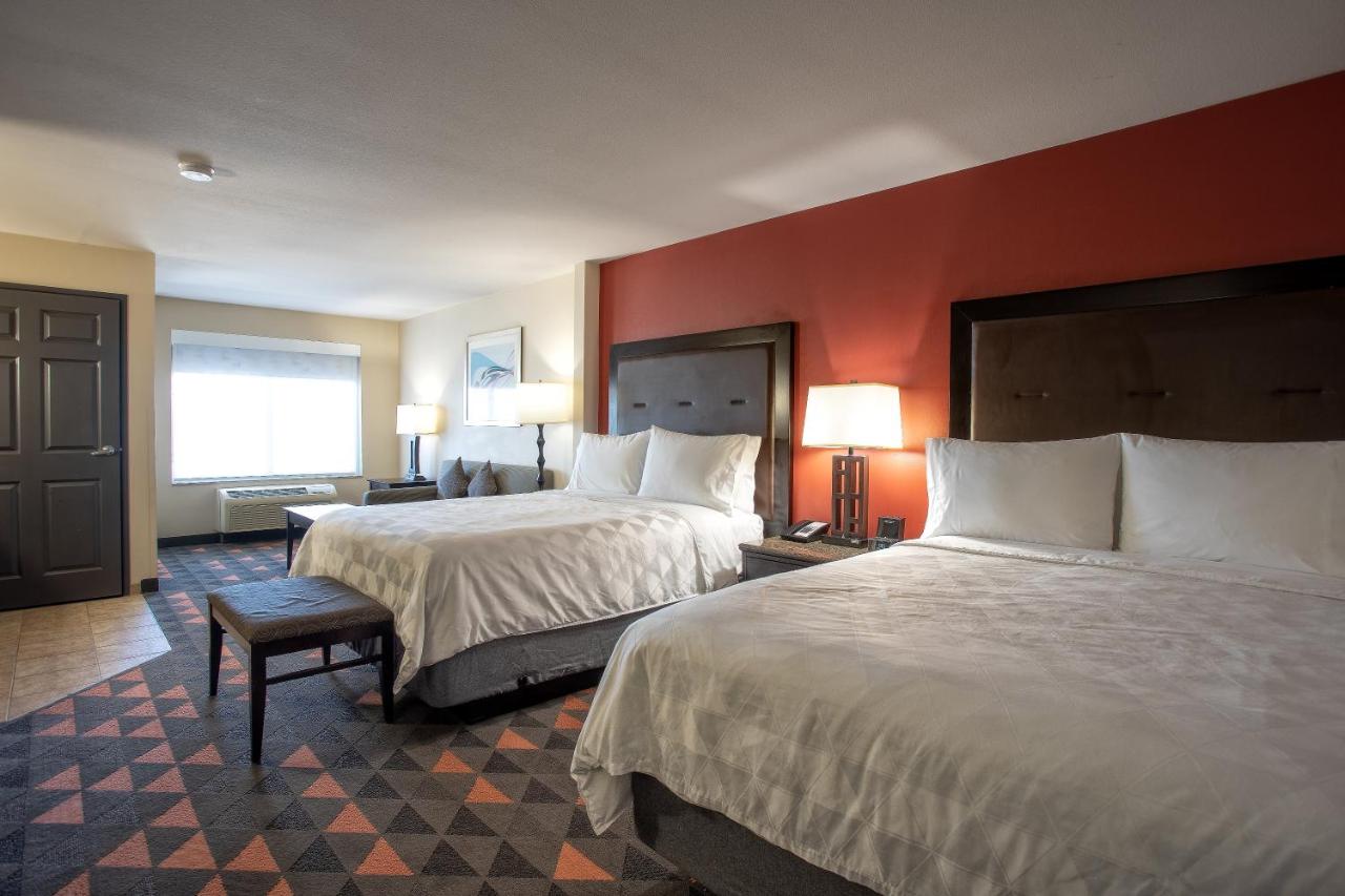 Queen Junior Suite - Non-Smoking at Holiday Inn Oceanside Camp Pendleton Area, an IHG Hotel