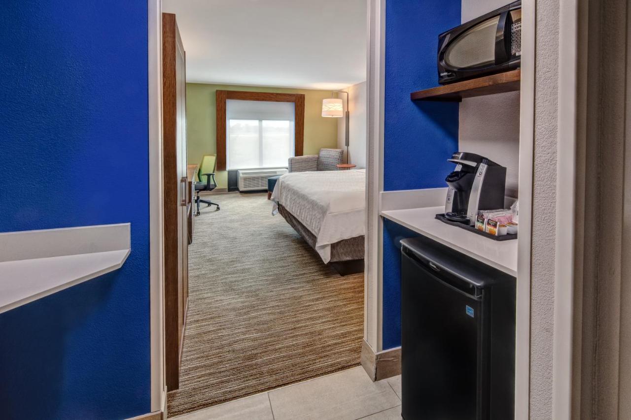 King Room - Non-Smoking at Holiday Inn Express Hotel & Suites Memphis Southwind by IHG