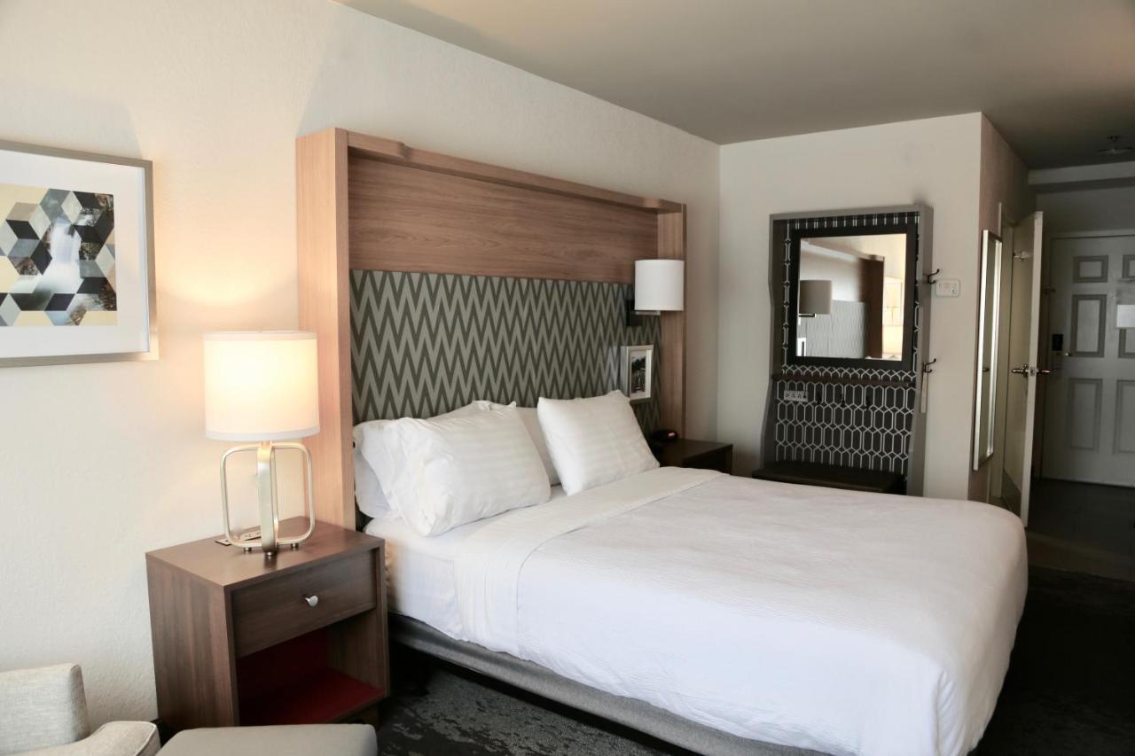Standard Room at Holiday Inn Salem - I-93 at Exit 2, an IHG Hotel