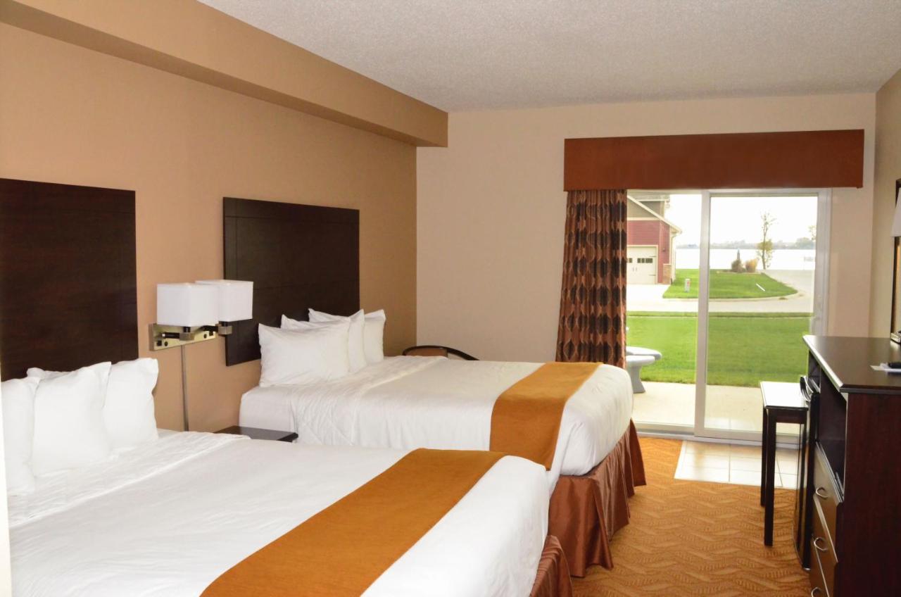 Queen Room with Two Queen Beds - Non-Smoking at Cobblestone Inn and Suites - Lake View