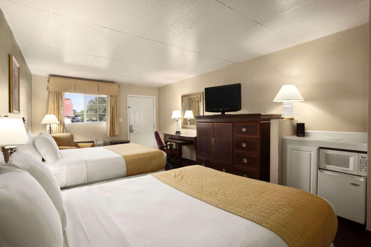 Queen Room with Two Queen Beds - Non-Smoking at Days Inn by Wyndham Montrose