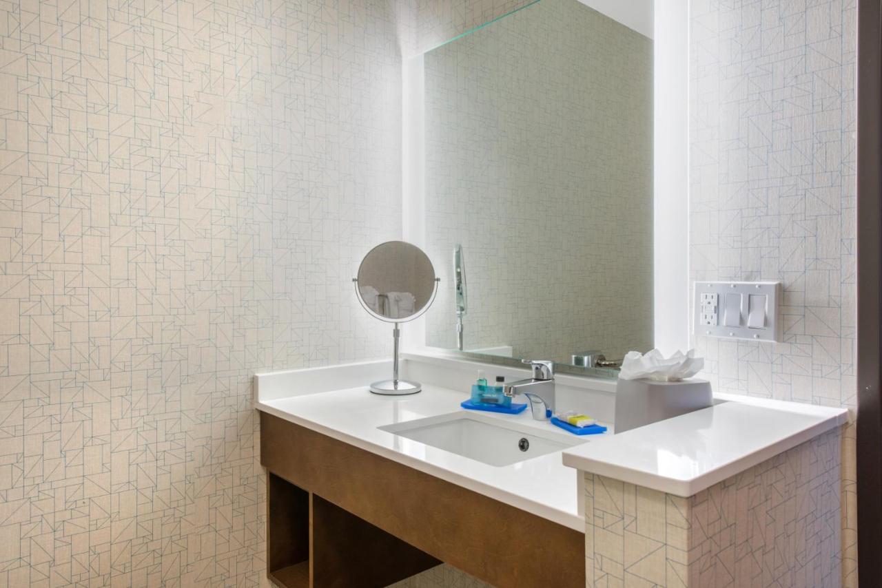 Queen Room with Two Queen Beds- Mobility Access/Non-Smoking at Holiday Inn Express & Suites Alachua - Gainesville Area by IHG