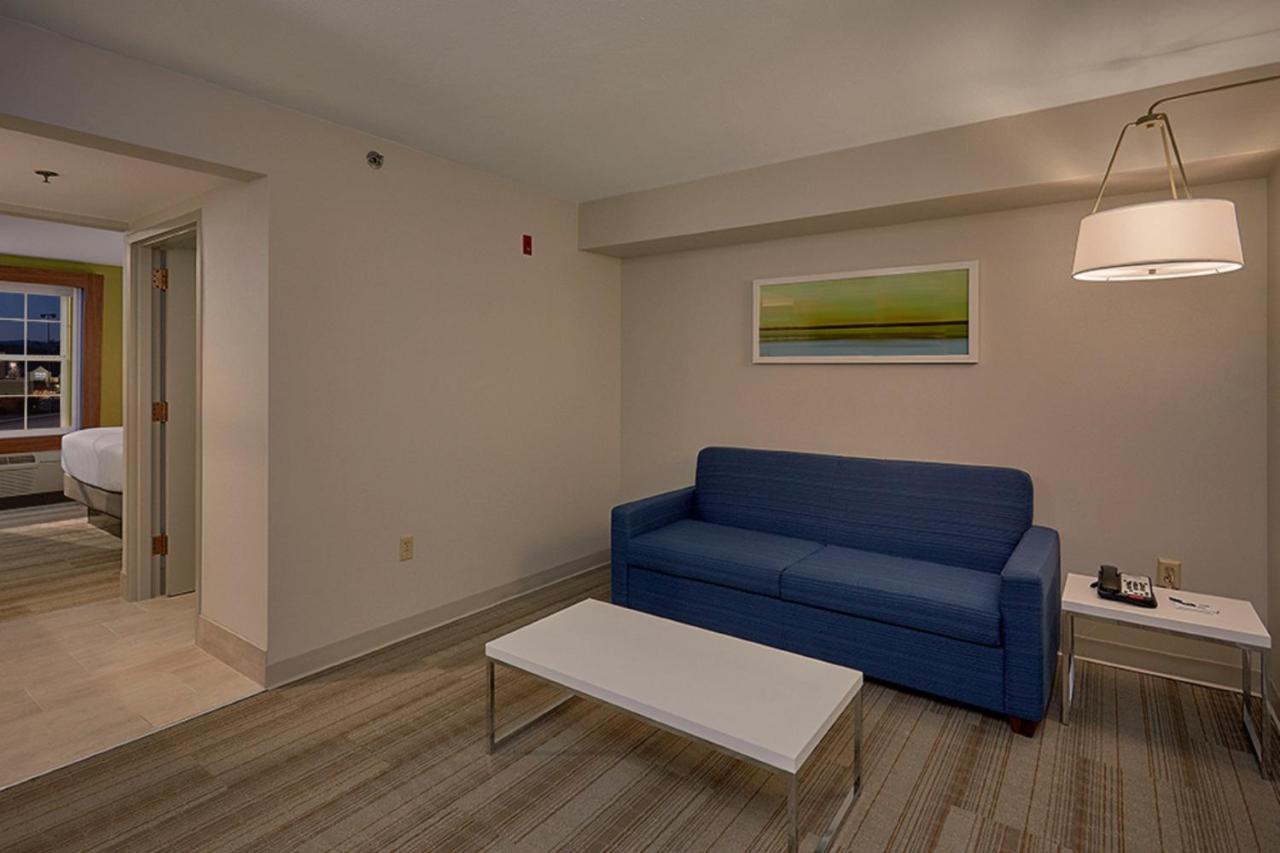  | Holiday Inn Express and Suites Pigeon Forge Sevierville