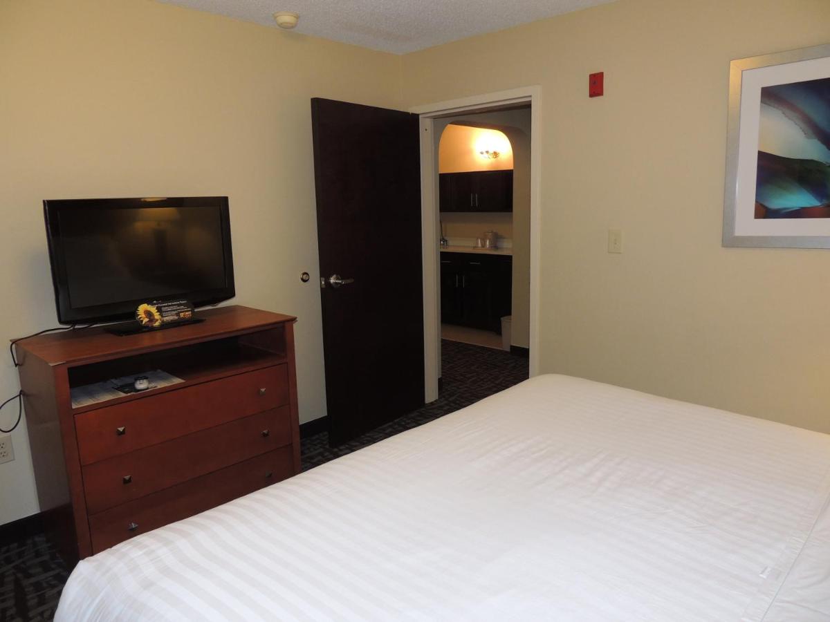 Two-Room King Suite at Holiday Inn Express & Suites Birmingham Trussville by IHG