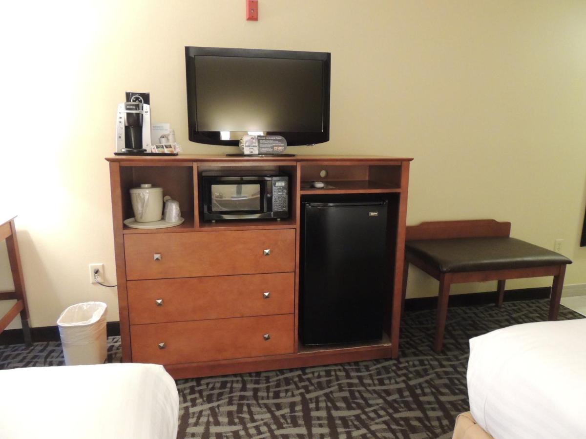 Queen Room with Two Queen Beds at Holiday Inn Express & Suites Birmingham Trussville by IHG