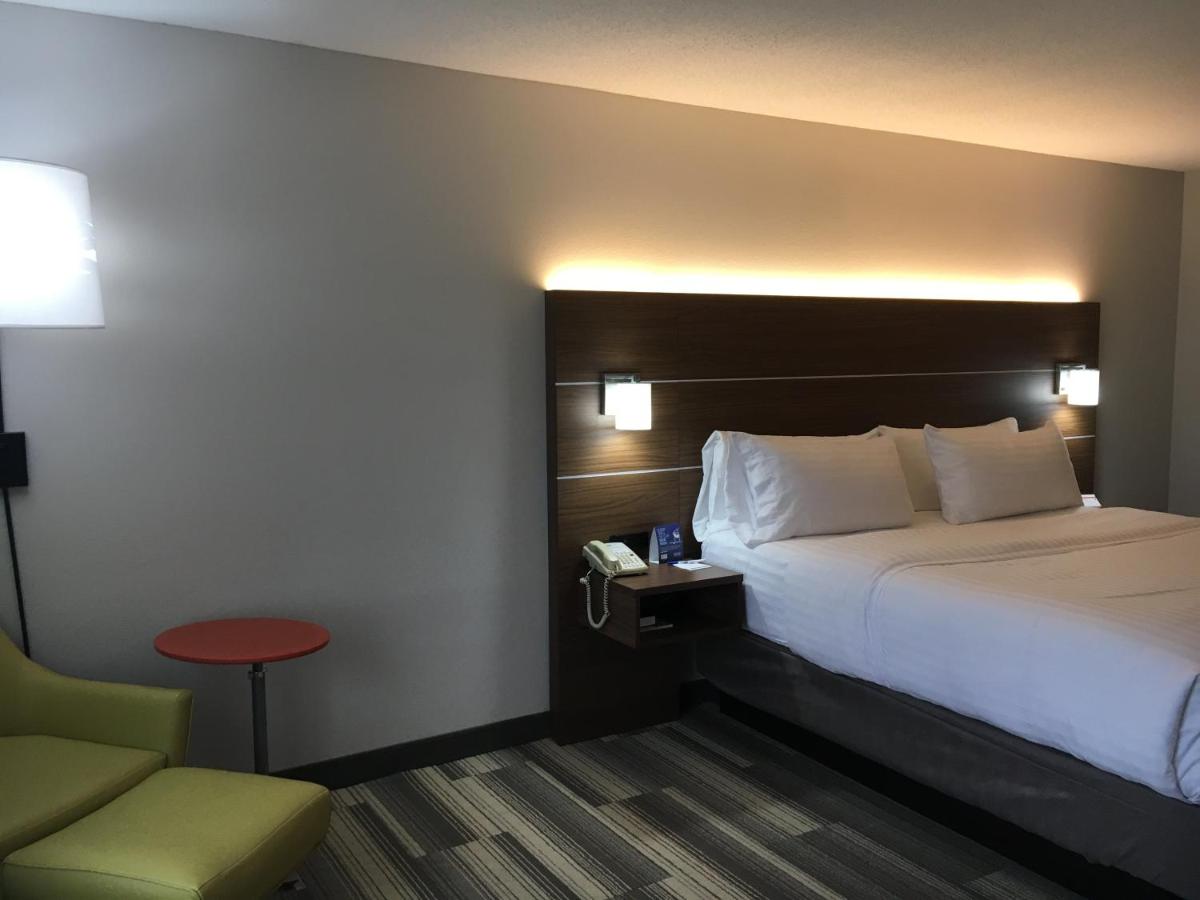 King Room at Holiday Inn Express & Suites Thomasville, an IHG Hotel