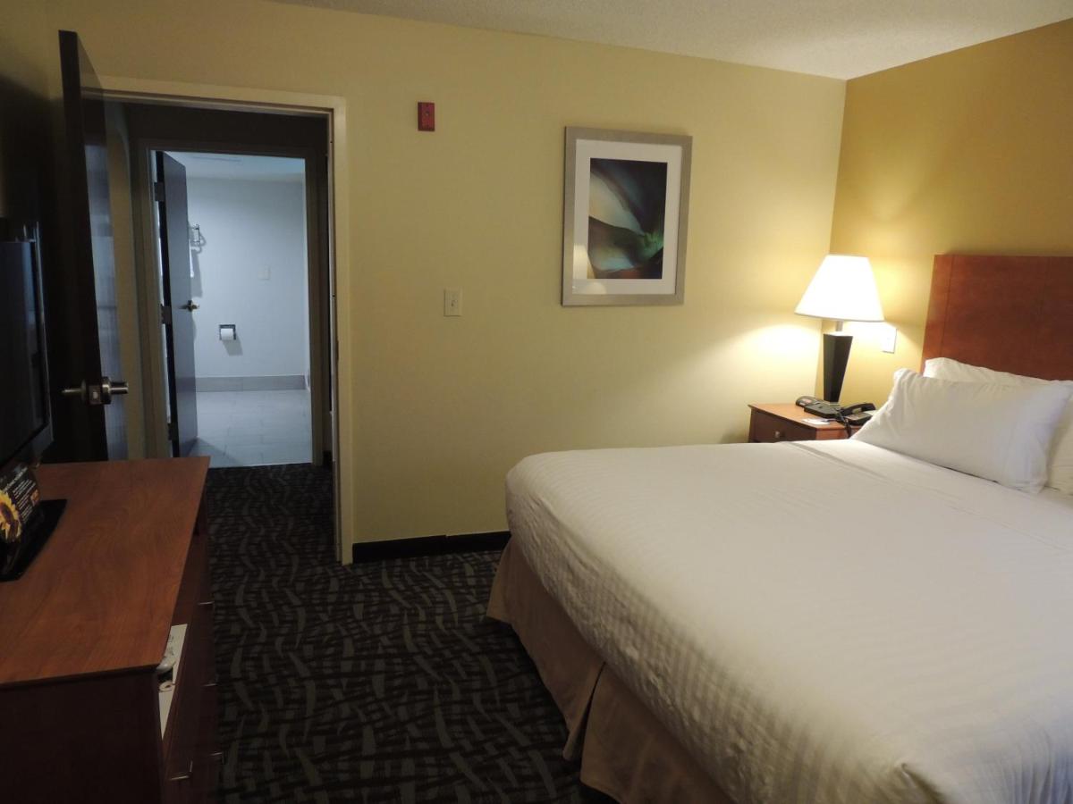 Two-Room King Suite at Holiday Inn Express & Suites Birmingham Trussville by IHG