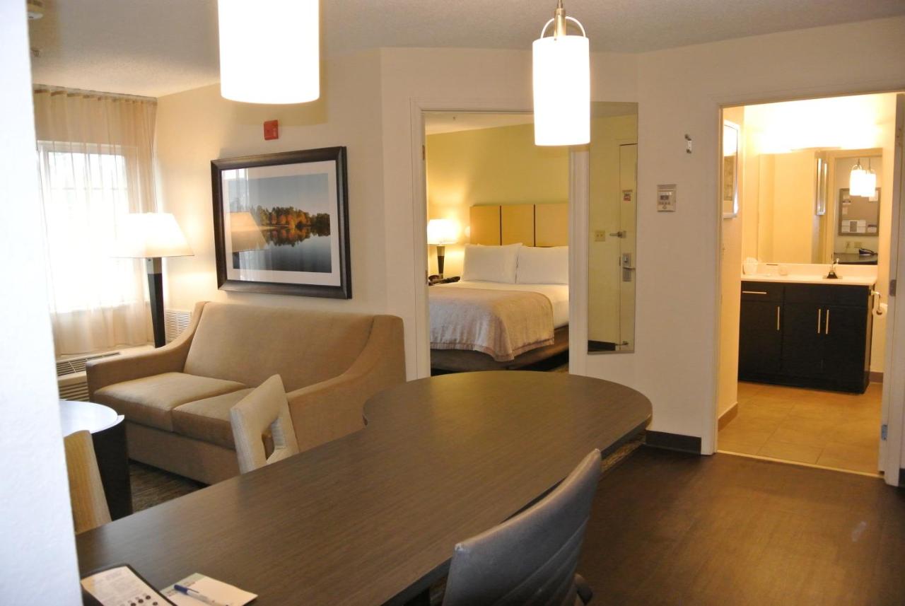 One-Bedroom Queen Suite - Non-Smoking at Candlewood Suites Washington-Fairfax by IHG