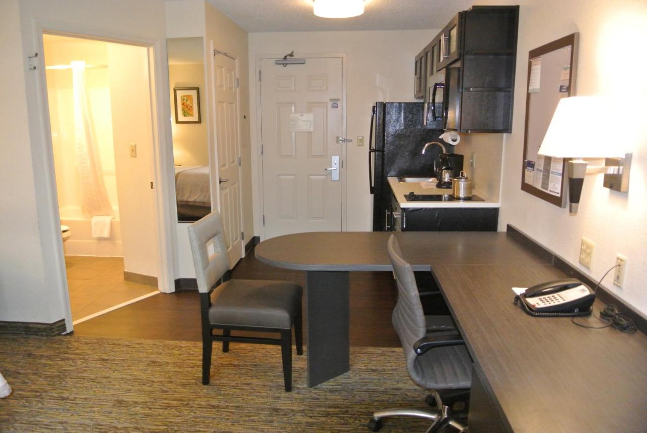 Queen Studio - Disability Access at Candlewood Suites Washington-Fairfax by IHG