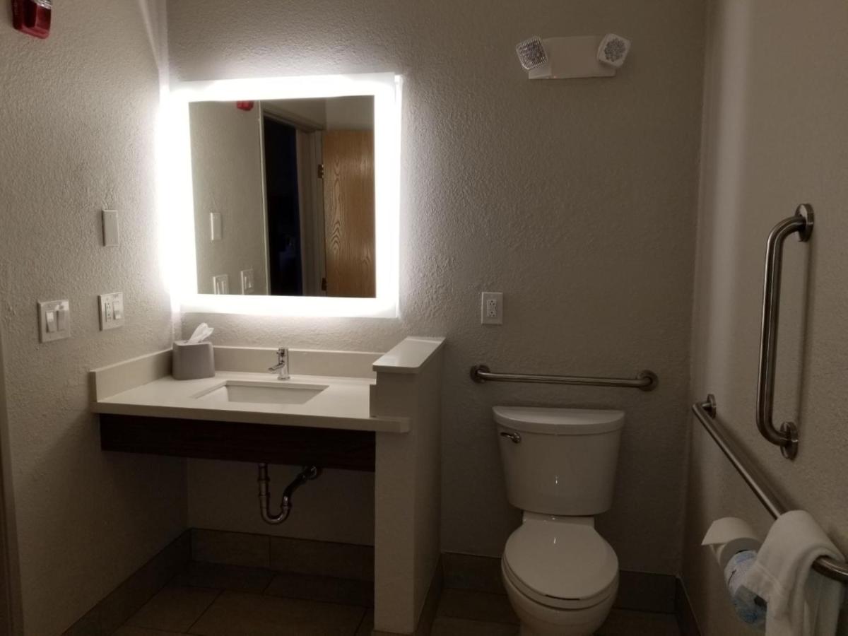 Queen Room with Two Queen Beds and Hearing Accessible Roll In Shower - Non-Smoking at Holiday Inn Express Winfield by IHG