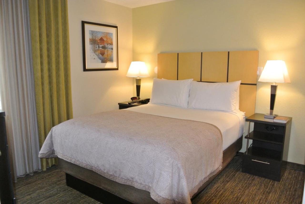 One-Bedroom Queen Suite - Non-Smoking at Candlewood Suites Washington-Fairfax by IHG