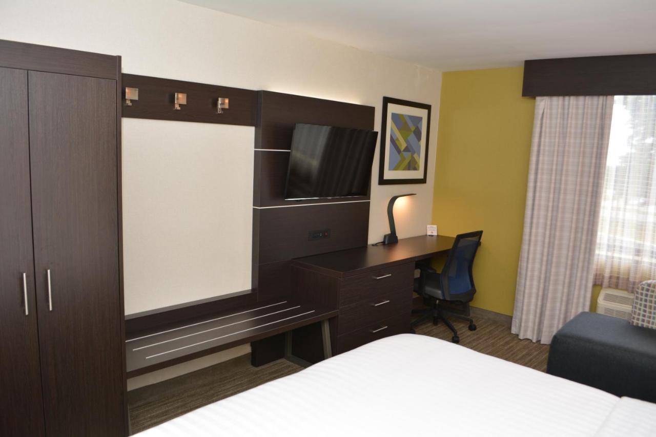 Standard King Room at Holiday Inn Express & Suites Waterville - North by IHG