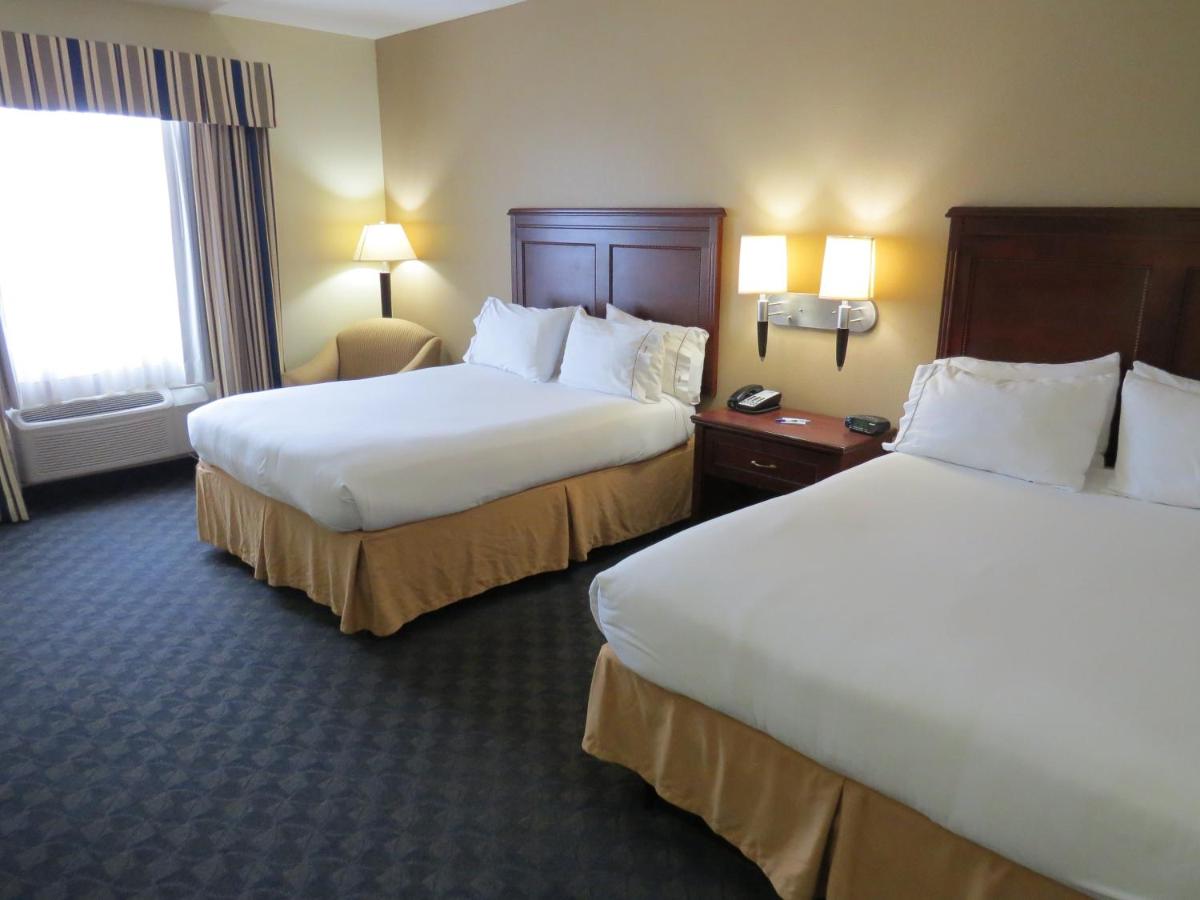 Queen Room with Two Queen Beds at Holiday Inn Express & Suites Pampa by IHG