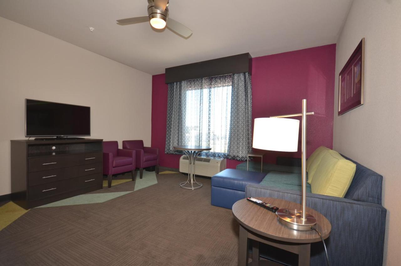 One-Bedroom Queen Suite with Sofa Bed at Holiday Inn Express & Suites Oklahoma City Mid - Arpt Area by IHG