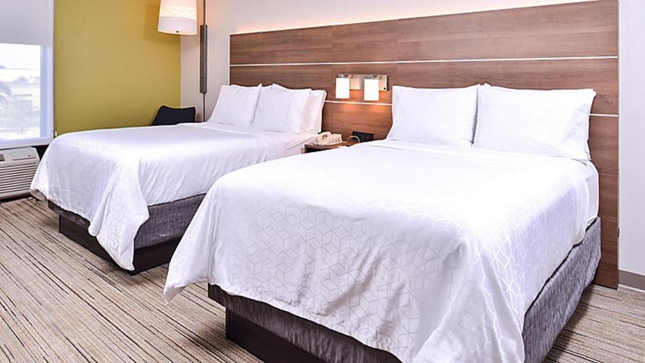 Twin Room - Mobility Access/Hearing Accessible at Holiday Inn Express Hotel & Suites Mount Pleasant, an IHG Hotel