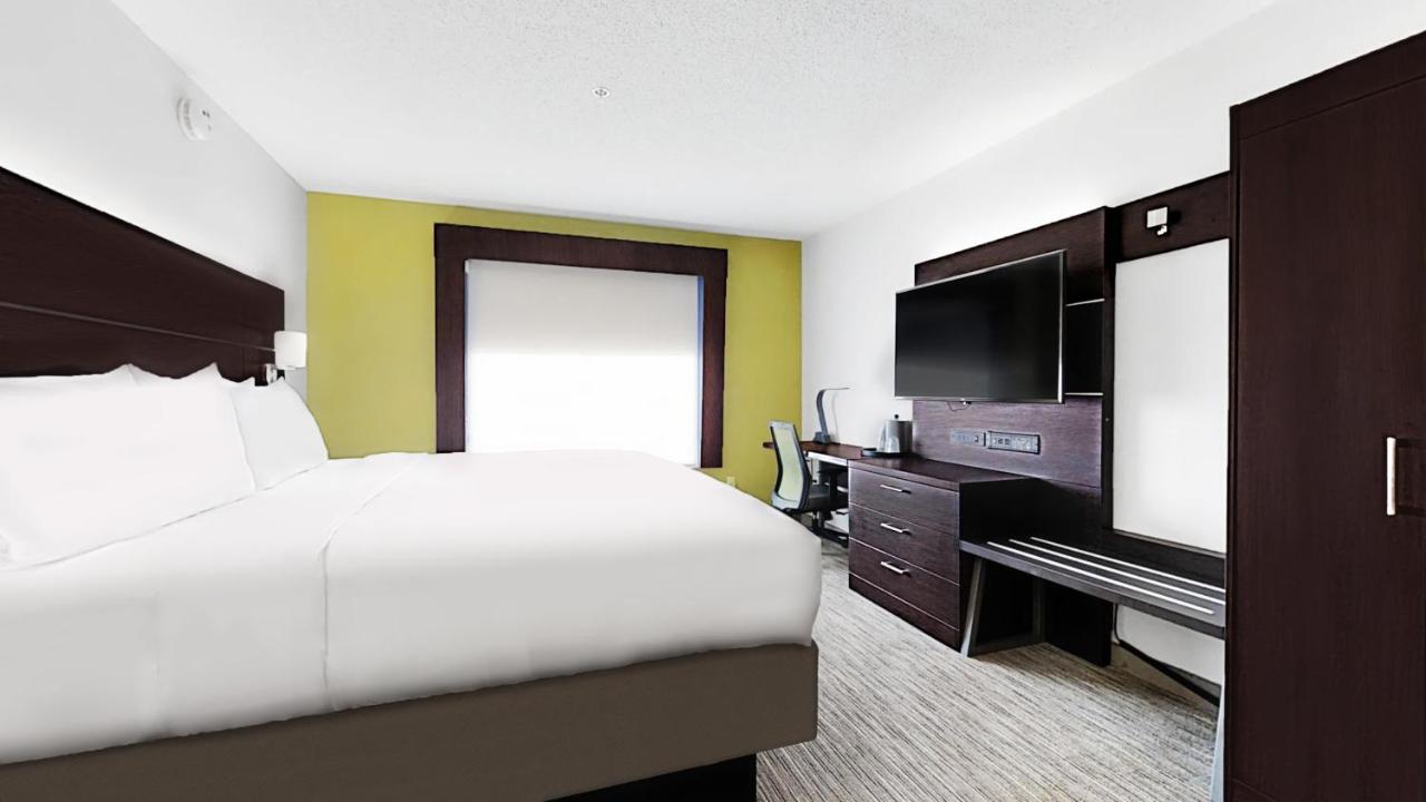 Executive King Room - Non-Smoking at Holiday Inn Express New Orleans East by IHG