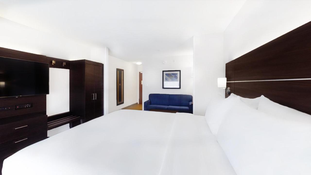 King Suite with Sofa Bed - Non-Smoking at Holiday Inn Express New Orleans East by IHG