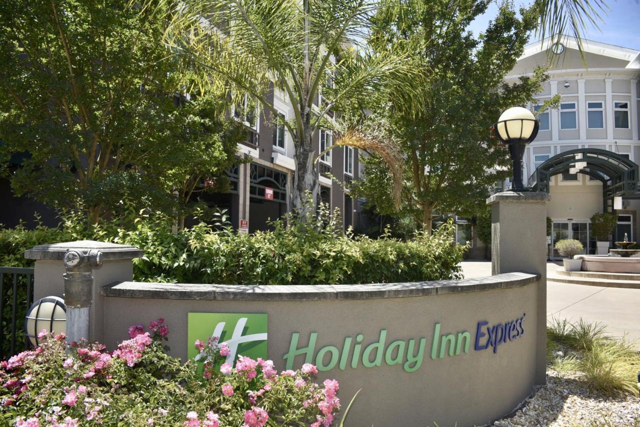  | Holiday Inn Express® Windsor Sonoma Wine Country