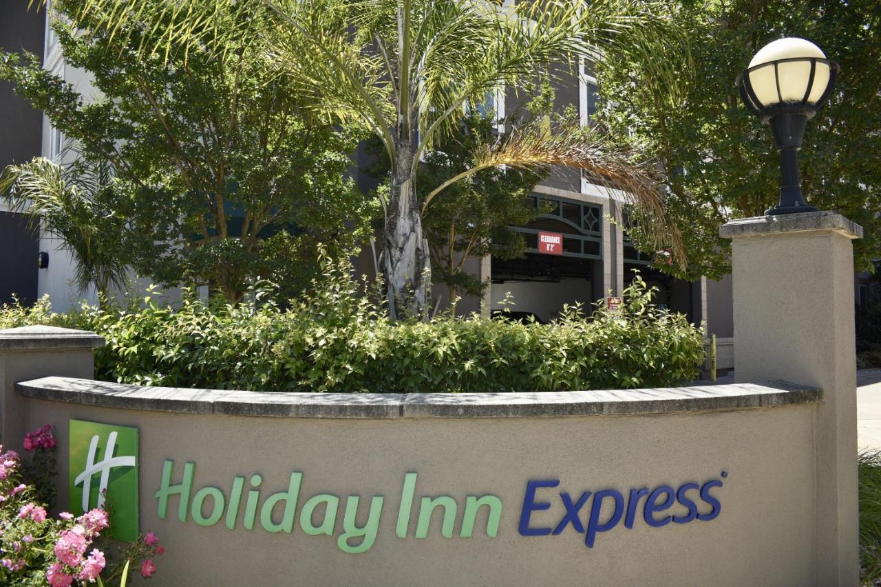  | Holiday Inn Express® Windsor Sonoma Wine Country