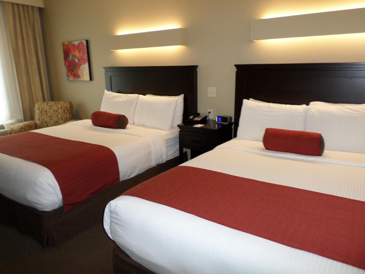 Deluxe Queen Room with Two Queen Beds at Berlin Grande Hotel