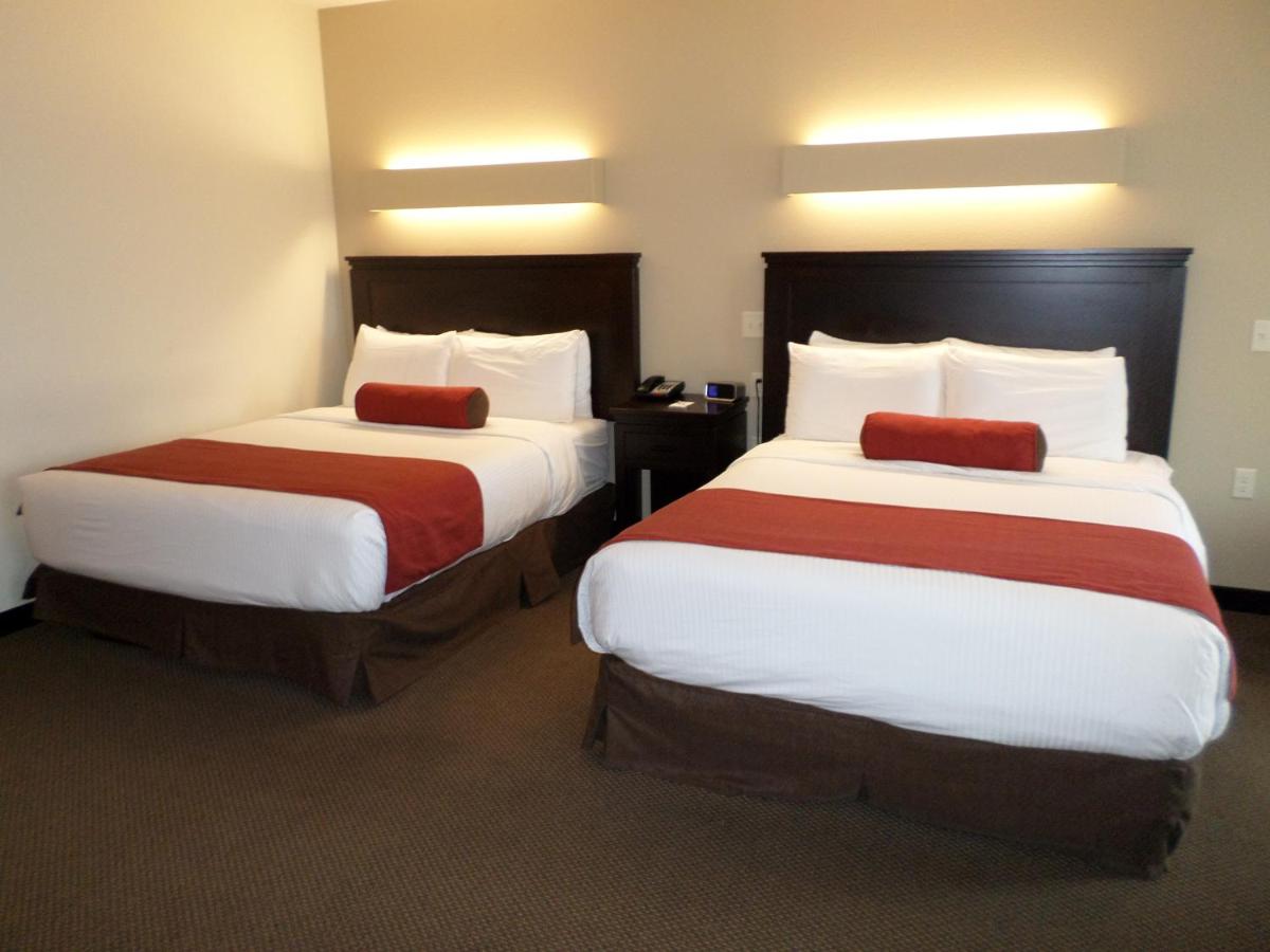 Queen Room with Two Queen Beds at Berlin Grande Hotel