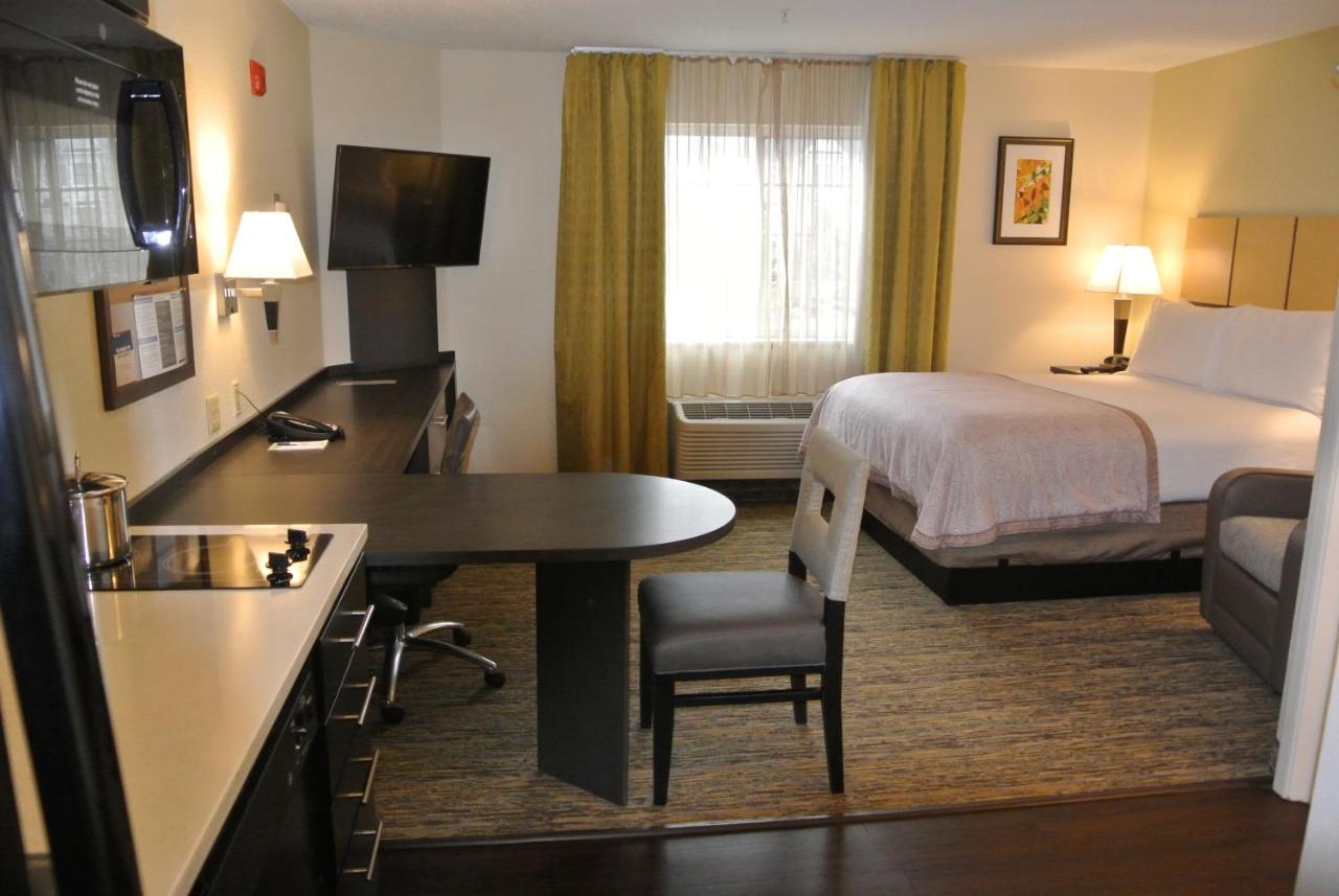 Queen Studio - Non-Smoking at Candlewood Suites Washington-Fairfax by IHG