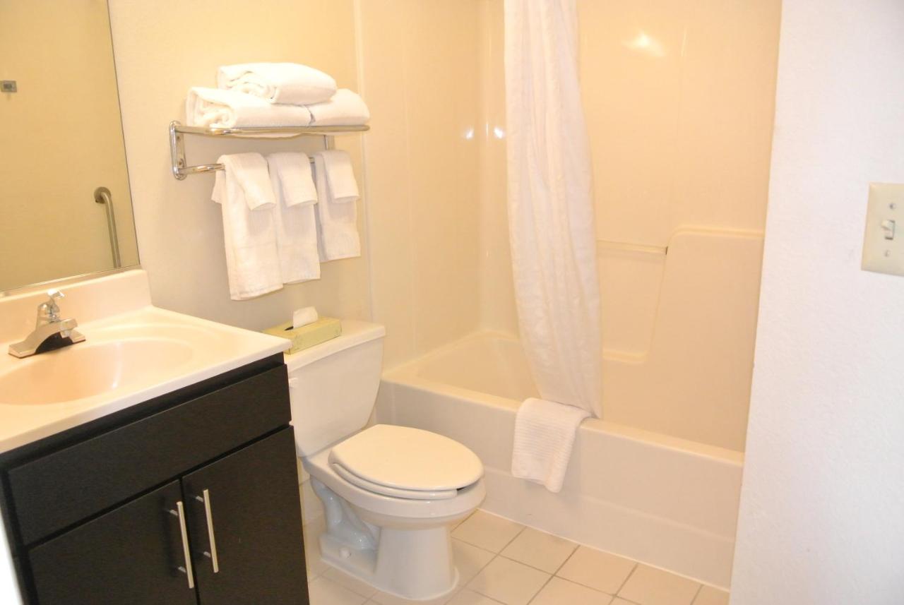 Queen Studio - Disability Access at Candlewood Suites Washington-Fairfax by IHG