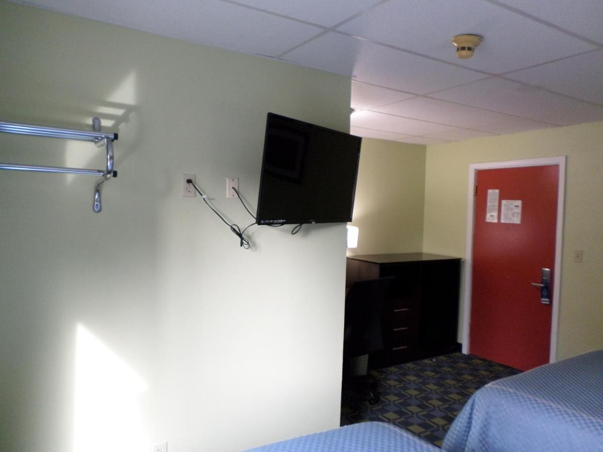Double Room with Two Double Beds - Non-Smoking at Travelodge by Wyndham Cleveland Lakewood