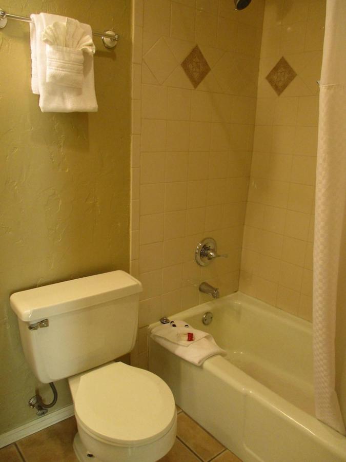King Room - Non-Smoking at Days Inn by Wyndham Montrose
