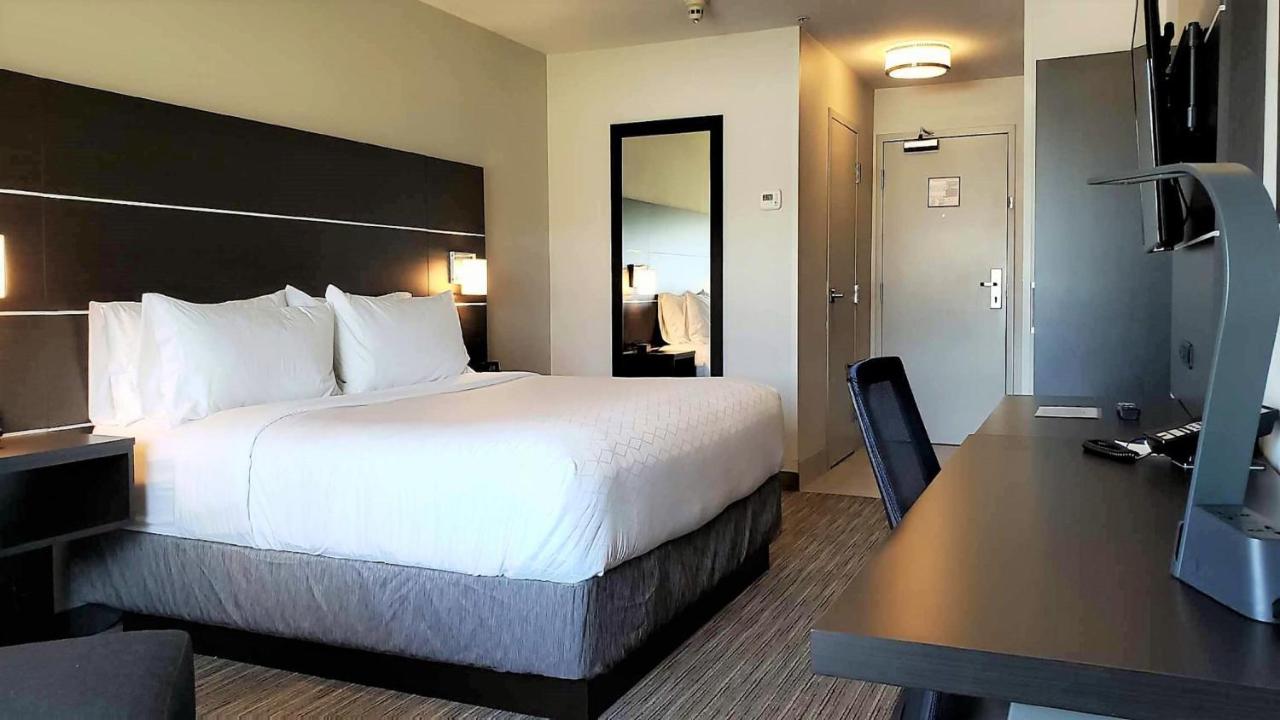 | Holiday Inn Express & Suites Hood River
