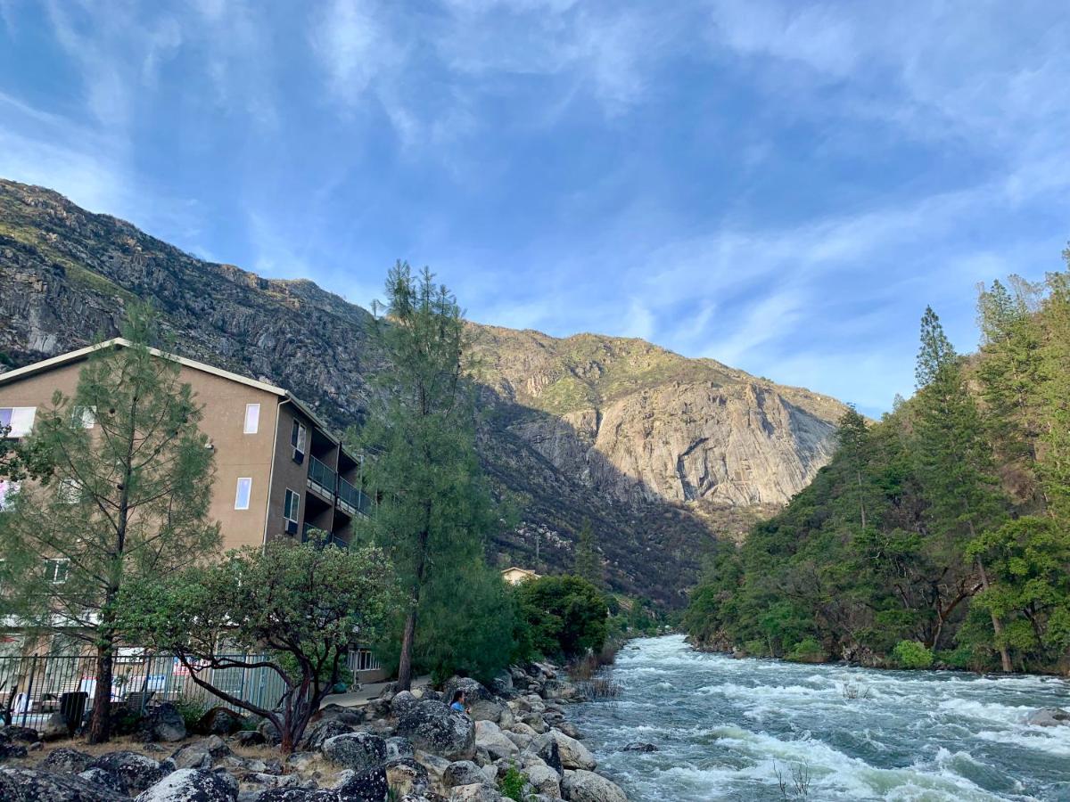 Queen Room with Two Queen Beds at Yosemite View Lodge